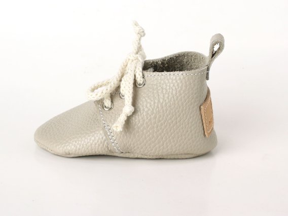 Handmade Cream Genuine Leather Baby Moccasins Shoes Patucos bebé cuero natural crema artesanal Weiche Leder Babyschuhe Creme Chaussons bébé cuir crème fait main Scarpine neonato pelle crema artigianali Baby mocassins crèmewit leer 手工米色真皮婴儿学步鞋 クリーム色の本革ベビーモカシン क्रीम रंग के असली लेदर बेबी जूते حذاء أطفال موكاسين جلد طبيعي كريمي Sapatinho bebê couro legítimo creme 크림 컬러 천연 가죽 아기 모카신 Handmade Cream Genuine Leather Baby Moccasins Shoes Patucos bebé cuero natural crema artesanal Weiche Leder Babyschuhe Creme Chaussons bébé cuir crème fait main Scarpine neonato pelle crema artigianali Baby mocassins crèmewit leer 手工米色真皮婴儿学步鞋 クリーム色の本革ベビーモカシン क्रीम रंग के असली लेदर बेबी जूते حذاء أطفال موكاسين جلد طبيعي كريمي Sapatinho bebê couro legítimo creme 크림 컬러 천연 가죽 아기 모카신