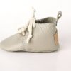 Handmade Cream Genuine Leather Baby Moccasins Shoes Patucos bebé cuero natural crema artesanal Weiche Leder Babyschuhe Creme Chaussons bébé cuir crème fait main Scarpine neonato pelle crema artigianali Baby mocassins crèmewit leer 手工米色真皮婴儿学步鞋 クリーム色の本革ベビーモカシン क्रीम रंग के असली लेदर बेबी जूते حذاء أطفال موكاسين جلد طبيعي كريمي Sapatinho bebê couro legítimo creme 크림 컬러 천연 가죽 아기 모카신 Handmade Cream Genuine Leather Baby Moccasins Shoes Patucos bebé cuero natural crema artesanal Weiche Leder Babyschuhe Creme Chaussons bébé cuir crème fait main Scarpine neonato pelle crema artigianali Baby mocassins crèmewit leer 手工米色真皮婴儿学步鞋 クリーム色の本革ベビーモカシン क्रीम रंग के असली लेदर बेबी जूते حذاء أطفال موكاسين جلد طبيعي كريمي Sapatinho bebê couro legítimo creme 크림 컬러 천연 가죽 아기 모카신