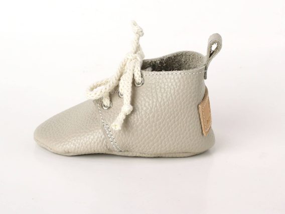 Handmade Cream Genuine Leather Baby Moccasins Shoes Patucos bebé cuero natural crema artesanal Weiche Leder Babyschuhe Creme Chaussons bébé cuir crème fait main Scarpine neonato pelle crema artigianali Baby mocassins crèmewit leer 手工米色真皮婴儿学步鞋 クリーム色の本革ベビーモカシン क्रीम रंग के असली लेदर बेबी जूते حذاء أطفال موكاسين جلد طبيعي كريمي Sapatinho bebê couro legítimo creme 크림 컬러 천연 가죽 아기 모카신 Handmade Cream Genuine Leather Baby Moccasins Shoes Patucos bebé cuero natural crema artesanal Weiche Leder Babyschuhe Creme Chaussons bébé cuir crème fait main Scarpine neonato pelle crema artigianali Baby mocassins crèmewit leer 手工米色真皮婴儿学步鞋 クリーム色の本革ベビーモカシン क्रीम रंग के असली लेदर बेबी जूते حذاء أطفال موكاسين جلد طبيعي كريمي Sapatinho bebê couro legítimo creme 크림 컬러 천연 가죽 아기 모카신