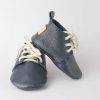 Navy blue leather baby shoe moccasins soft sole handmade zapatos bebé azul marino cuero mocasines dunkelblau Leder Baby Schuhe Mokassins weich chaussures bébé bleu marine cuir mocassins semelle souple scarpe neonato blu navy pelle mocassini suola morbida donkerblauw leren babyschoen moccasins zachte zool 海军蓝皮革婴儿鞋软底 ネイビーブルーレザーベビーシューズモカシン नेवी ब्लू चमड़ा बच्चे के जूते नरम حذاء طفل جلد أزرق كحلي ناعم sapato bebê couro azul marinho sola macia 네이비 블루 가죽 베이비 슈즈 모카신 Navy blue leather baby shoe moccasins soft sole handmade zapatos bebé azul marino cuero mocasines dunkelblau Leder Baby Schuhe Mokassins weich chaussures bébé bleu marine cuir mocassins semelle souple scarpe neonato blu navy pelle mocassini suola morbida donkerblauw leren babyschoen moccasins zachte zool 海军蓝皮革婴儿鞋软底 ネイビーブルーレザーベビーシューズモカシン नेवी ब्लू चमड़ा बच्चे के जूते नरम حذاء طفل جلد أزرق كحلي ناعم sapato bebê couro azul marinho sola macia 네이비 블루 가죽 베이비 슈즈 모카신