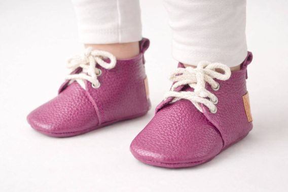 Handmade Dark Pink Genuine Leather Baby Moccasins Patucos bebé cuero rosa oscuro artesanal Dunkelrosa Leder Babyschuhe Moccasins Chaussons bébé cuir rose foncé fait main Scarpine neonato pelle rosa scuro artigianali Donkerroze leren baby mocassins slofjes 手工深粉色真皮婴儿学步鞋 ダークピンク本革ベビーモカシン गहरा गुलाबी असली लेदर बेबी जूते حذاء أطفال موكاسين جلد وردي غامق Sapatinho bebê couro rosa escuro 다크 핑크 천연 가죽 아기 모카신 Handmade Dark Pink Genuine Leather Baby Moccasins Patucos bebé cuero rosa oscuro artesanal Dunkelrosa Leder Babyschuhe Moccasins Chaussons bébé cuir rose foncé fait main Scarpine neonato pelle rosa scuro artigianali Donkerroze leren baby mocassins slofjes 手工深粉色真皮婴儿学步鞋 ダークピンク本革ベビーモカシン गहरा गुलाबी असली लेदर बेबी जूते حذاء أطفال موكاسين جلد وردي غامق Sapatinho bebê couro rosa escuro 다크 핑크 천연 가죽 아기 모카신