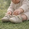 Handmade Cream Genuine Leather Baby Moccasins Shoes Patucos bebé cuero natural crema artesanal Weiche Leder Babyschuhe Creme Chaussons bébé cuir crème fait main Scarpine neonato pelle crema artigianali Baby mocassins crèmewit leer 手工米色真皮婴儿学步鞋 クリーム色の本革ベビーモカシン क्रीम रंग के असली लेदर बेबी जूते حذاء أطفال موكاسين جلد طبيعي كريمي Sapatinho bebê couro legítimo creme 크림 컬러 천연 가죽 아기 모카신 Handmade Cream Genuine Leather Baby Moccasins Shoes Patucos bebé cuero natural crema artesanal Weiche Leder Babyschuhe Creme Chaussons bébé cuir crème fait main Scarpine neonato pelle crema artigianali Baby mocassins crèmewit leer 手工米色真皮婴儿学步鞋 クリーム色の本革ベビーモカシン क्रीम रंग के असली लेदर बेबी जूते حذاء أطفال موكاسين جلد طبيعي كريمي Sapatinho bebê couro legítimo creme 크림 컬러 천연 가죽 아기 모카신