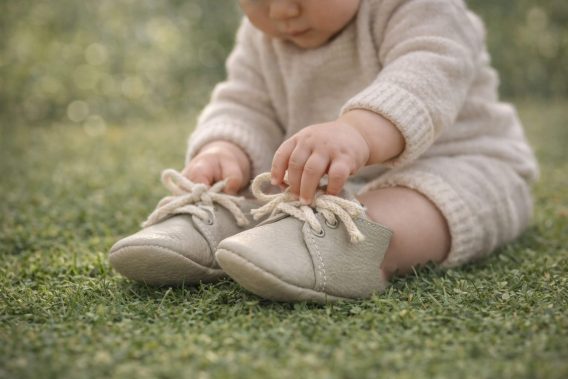 Handmade Cream Genuine Leather Baby Moccasins Shoes Patucos bebé cuero natural crema artesanal Weiche Leder Babyschuhe Creme Chaussons bébé cuir crème fait main Scarpine neonato pelle crema artigianali Baby mocassins crèmewit leer 手工米色真皮婴儿学步鞋 クリーム色の本革ベビーモカシン क्रीम रंग के असली लेदर बेबी जूते حذاء أطفال موكاسين جلد طبيعي كريمي Sapatinho bebê couro legítimo creme 크림 컬러 천연 가죽 아기 모카신 Handmade Cream Genuine Leather Baby Moccasins Shoes Patucos bebé cuero natural crema artesanal Weiche Leder Babyschuhe Creme Chaussons bébé cuir crème fait main Scarpine neonato pelle crema artigianali Baby mocassins crèmewit leer 手工米色真皮婴儿学步鞋 クリーム色の本革ベビーモカシン क्रीम रंग के असली लेदर बेबी जूते حذاء أطفال موكاسين جلد طبيعي كريمي Sapatinho bebê couro legítimo creme 크림 컬러 천연 가죽 아기 모카신