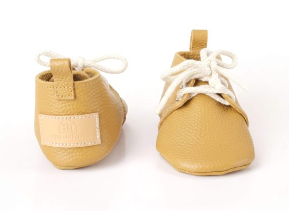 Handmade Yellow Genuine Leather Soft Sole Baby Moccasins Patucos bebé cuero amarillo suela blanda Gelbe Leder Babyschuhe weiche Sohle Chaussons bébé cuir jaune semelle souple Scarpine neonato pelle gialla suola morbida Gele leren babyslofjes zachte zool 手工黄色真皮软底婴儿学步鞋 黄色の本革ベビーモカシンソフトソール पीला असली लेदर बेबी जूते नरम सोल حذاء أطفال موكاسين جلد أصفر ناعم Sapatinho bebê couro amarelo sola macia 옐로우 천연 가죽 아기 모카신 소프트 솔