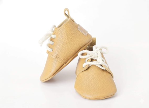 Handmade Yellow Genuine Leather Soft Sole Baby Moccasins Patucos bebé cuero amarillo suela blanda Gelbe Leder Babyschuhe weiche Sohle Chaussons bébé cuir jaune semelle souple Scarpine neonato pelle gialla suola morbida Gele leren babyslofjes zachte zool 手工黄色真皮软底婴儿学步鞋 黄色の本革ベビーモカシンソフトソール पीला असली लेदर बेबी जूते नरम सोल حذاء أطفال موكاسين جلد أصفر ناعم Sapatinho bebê couro amarelo sola macia 옐로우 천연 가죽 아기 모카신 소프트 솔