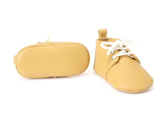 Handmade Yellow Genuine Leather Soft Sole Baby Moccasins Patucos bebé cuero amarillo suela blanda Gelbe Leder Babyschuhe weiche Sohle Chaussons bébé cuir jaune semelle souple Scarpine neonato pelle gialla suola morbida Gele leren babyslofjes zachte zool 手工黄色真皮软底婴儿学步鞋 黄色の本革ベビーモカシンソフトソール पीला असली लेदर बेबी जूते नरम सोल حذاء أطفال موكاسين جلد أصفر ناعم Sapatinho bebê couro amarelo sola macia 옐로우 천연 가죽 아기 모카신 소프트 솔