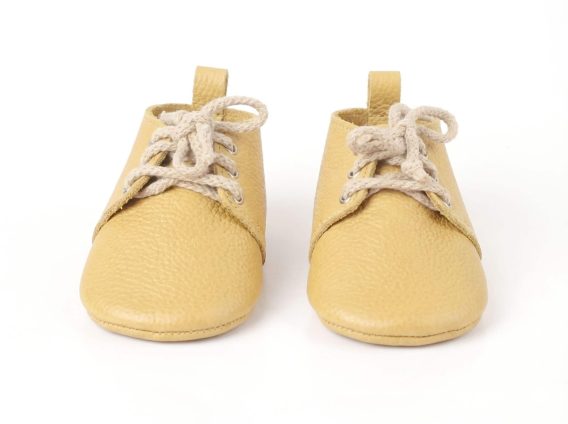 Handmade Yellow Genuine Leather Soft Sole Baby Moccasins Patucos bebé cuero amarillo suela blanda Gelbe Leder Babyschuhe weiche Sohle Chaussons bébé cuir jaune semelle souple Scarpine neonato pelle gialla suola morbida Gele leren babyslofjes zachte zool 手工黄色真皮软底婴儿学步鞋 黄色の本革ベビーモカシンソフトソール पीला असली लेदर बेबी जूते नरम सोल حذاء أطفال موكاسين جلد أصفر ناعم Sapatinho bebê couro amarelo sola macia 옐로우 천연 가죽 아기 모카신 소프트 솔