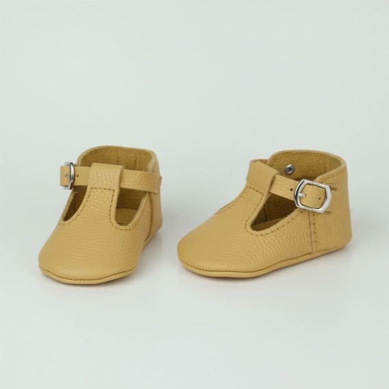 Yellow real leather baby shoes Moccasins Slippers Gelbe Babyschuhe aus echtem Leder Mokassins Hausschuhe Chaussons bébé en cuir véritable jaune mocassins Zapatos de bebé de cuero real amarillo mocasines pantuflas Scarpe neonato in vera pelle gialla mocassini pantofole Gele echt leren babyschoentjes mocassins sloffen イエローの本革ベビーシューズ モカシン スリッパ 黄色真皮婴儿鞋莫卡辛鞋拖鞋