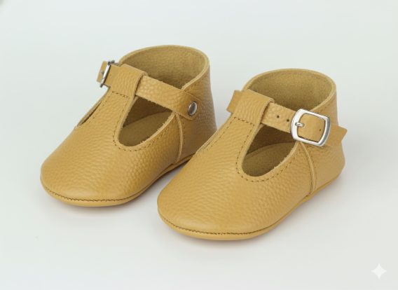 Yellow real leather baby shoes Moccasins Slippers Gelbe Babyschuhe aus echtem Leder Mokassins Hausschuhe Chaussons bébé en cuir véritable jaune mocassins Zapatos de bebé de cuero real amarillo mocasines pantuflas Scarpe neonato in vera pelle gialla mocassini pantofole Gele echt leren babyschoentjes mocassins sloffen イエローの本革ベビーシューズ モカシン スリッパ 黄色真皮婴儿鞋莫卡辛鞋拖鞋