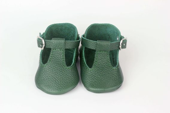 Green real leather baby shoes Moccasins Slippers boy girl Grüne Babyschuhe aus echtem Leder Mokassins Hausschuhe Jungen Mädchen Chaussons bébé en cuir véritable vert mocassins garçon fille Zapatos de bebé de cuero real verde mocasines pantuflas niño niña Scarpe neonato in vera pelle verde mocassini pantofole bambino bambina Groene echt leren babyschoentjes mocassins sloffen jongen meisje グリーンの本革ベビーシューズ モカシン スリッパ 男の子 女の子 绿色真皮婴儿鞋莫卡辛鞋拖鞋男童女童