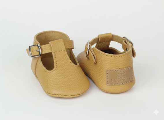 Yellow real leather baby shoes Moccasins Slippers Gelbe Babyschuhe aus echtem Leder Mokassins Hausschuhe Chaussons bébé en cuir véritable jaune mocassins Zapatos de bebé de cuero real amarillo mocasines pantuflas Scarpe neonato in vera pelle gialla mocassini pantofole Gele echt leren babyschoentjes mocassins sloffen イエローの本革ベビーシューズ モカシン スリッパ 黄色真皮婴儿鞋莫卡辛鞋拖鞋