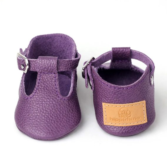 Lilac real leather baby shoes Moccasins Slippers boy girl Fliederfarbene Babyschuhe aus echtem Leder Mokassins Hausschuhe Jungen Mädchen Chaussons bébé en cuir véritable lilas mocassins garçon fille Zapatos de bebé de cuero real lila mocasines pantuflas niño niña Scarpe neonato in vera pelle lilla mocassini pantofole bambino bambina Lila echt leren babyschoentjes mocassins sloffen jongen meisje ライラックの本革ベビーシューズ モカシン スリッパ 男の子 女の子 丁香紫真皮婴儿鞋莫卡辛鞋拖鞋男童女童 Lilac real leather baby shoes Moccasins Slippers boy girl Fliederfarbene Babyschuhe aus echtem Leder Mokassins Hausschuhe Jungen Mädchen Chaussons bébé en cuir véritable lilas mocassins garçon fille Zapatos de bebé de cuero real lila mocasines pantuflas niño niña Scarpe neonato in vera pelle lilla mocassini pantofole bambino bambina Lila echt leren babyschoentjes mocassins sloffen jongen meisje ライラックの本革ベビーシューズ モカシン スリッパ 男の子 女の子 丁香紫真皮婴儿鞋莫卡辛鞋拖鞋男童女童