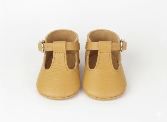 Yellow real leather baby shoes Moccasins Slippers Gelbe Babyschuhe aus echtem Leder Mokassins Hausschuhe Chaussons bébé en cuir véritable jaune mocassins Zapatos de bebé de cuero real amarillo mocasines pantuflas Scarpe neonato in vera pelle gialla mocassini pantofole Gele echt leren babyschoentjes mocassins sloffen イエローの本革ベビーシューズ モカシン スリッパ 黄色真皮婴儿鞋莫卡辛鞋拖鞋