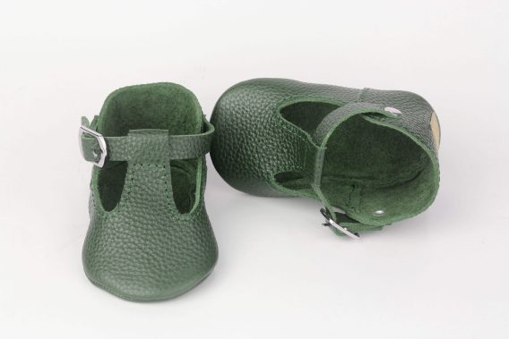 Green real leather baby shoes Moccasins Slippers boy girl Grüne Babyschuhe aus echtem Leder Mokassins Hausschuhe Jungen Mädchen Chaussons bébé en cuir véritable vert mocassins garçon fille Zapatos de bebé de cuero real verde mocasines pantuflas niño niña Scarpe neonato in vera pelle verde mocassini pantofole bambino bambina Groene echt leren babyschoentjes mocassins sloffen jongen meisje グリーンの本革ベビーシューズ モカシン スリッパ 男の子 女の子 绿色真皮婴儿鞋莫卡辛鞋拖鞋男童女童