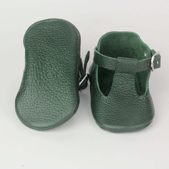 Green real leather baby shoes Moccasins Slippers boy girl Grüne Babyschuhe aus echtem Leder Mokassins Hausschuhe Jungen Mädchen Chaussons bébé en cuir véritable vert mocassins garçon fille Zapatos de bebé de cuero real verde mocasines pantuflas niño niña Scarpe neonato in vera pelle verde mocassini pantofole bambino bambina Groene echt leren babyschoentjes mocassins sloffen jongen meisje グリーンの本革ベビーシューズ モカシン スリッパ 男の子 女の子 绿色真皮婴儿鞋莫卡辛鞋拖鞋男童女童