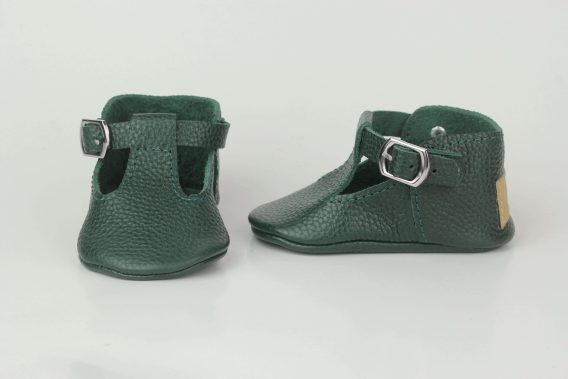 Green real leather baby shoes Moccasins Slippers boy girl Grüne Babyschuhe aus echtem Leder Mokassins Hausschuhe Jungen Mädchen Chaussons bébé en cuir véritable vert mocassins garçon fille Zapatos de bebé de cuero real verde mocasines pantuflas niño niña Scarpe neonato in vera pelle verde mocassini pantofole bambino bambina Groene echt leren babyschoentjes mocassins sloffen jongen meisje グリーンの本革ベビーシューズ モカシン スリッパ 男の子 女の子 绿色真皮婴儿鞋莫卡辛鞋拖鞋男童女童