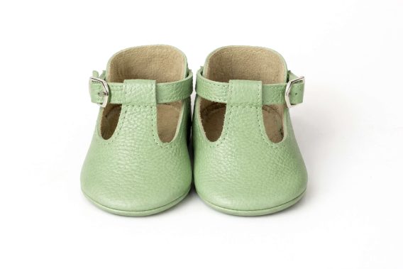 Mint green real leather baby shoes Moccasins Slippers boy girl Infant Toddlers Newborn Mintgrüne Babyschuhe aus echtem Leder Mokassins Jungen Mädchen Chaussons bébé en cuir véritable vert menthe mocassins garçon fille Zapatos de bebé de cuero verde menta mocasines niño niña Scarpe neonato in vera pelle verde menta mocassini bambino bambina Muntgroene echt leren babyschoentjes mocassins sloffen ミントグリーンの本革ベビーシューズ モカシン スリッパ 男の子 女の子 薄荷绿真皮婴儿鞋莫卡辛鞋拖鞋男童女童