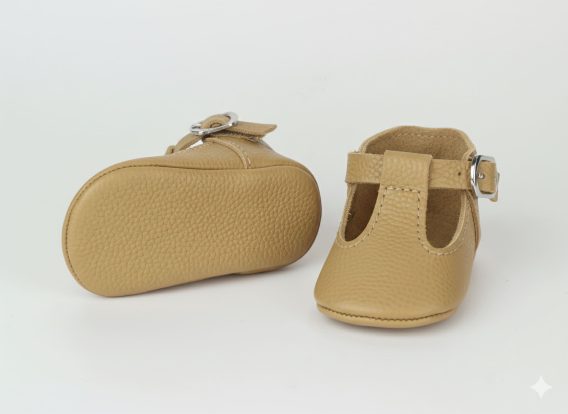 Yellow real leather baby shoes Moccasins Slippers Gelbe Babyschuhe aus echtem Leder Mokassins Hausschuhe Chaussons bébé en cuir véritable jaune mocassins Zapatos de bebé de cuero real amarillo mocasines pantuflas Scarpe neonato in vera pelle gialla mocassini pantofole Gele echt leren babyschoentjes mocassins sloffen イエローの本革ベビーシューズ モカシン スリッパ 黄色真皮婴儿鞋莫卡辛鞋拖鞋