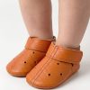 Baby leather shoes soft sole orange first walking moccasins zapatos bebé cuero suela blanda naranja mocasines Baby Leder Schuhe weiche Sohle orange Mokassins chaussures bébé cuir semelle souple orange mocassins scarpe neonato pelle suola morbida arancione mocassini baby leren schoenen zachte zool oranje moccasins 婴儿皮革鞋软底橙色学步 ベビーレザーシューズソフトソールオレンジ बच्चे के जूते नरम नारंगी पहला कदम أحذية طفل جلد ناعمة برتقالية sapatos bebê couro sola macia laranja primeiros passos 베이비 가죽 슈즈 소프트 오렌지 첫걸음