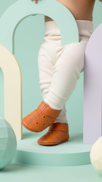 Baby leather shoes soft sole orange first walking moccasins zapatos bebé cuero suela blanda naranja mocasines Baby Leder Schuhe weiche Sohle orange Mokassins chaussures bébé cuir semelle souple orange mocassins scarpe neonato pelle suola morbida arancione mocassini baby leren schoenen zachte zool oranje moccasins 婴儿皮革鞋软底橙色学步 ベビーレザーシューズソフトソールオレンジ बच्चे के जूते नरम नारंगी पहला कदम أحذية طفل جلد ناعمة برتقالية sapatos bebê couro sola macia laranja primeiros passos 베이비 가죽 슈즈 소프트 오렌지 첫걸음