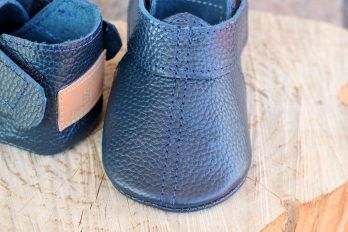 Genuine leather baby shoes soft sole moccasins navy blue zapatos bebé cuero genuino suela blanda azul marino echtes Leder Baby Schuhe weiche Sohle dunkelblau chaussures bébé cuir véritable semelle souple bleu marine scarpe neonato pelle vera suola morbida blu navy echt leren babyschoen zachte zool donkerblauw 真皮婴儿鞋软底海军蓝 本革ベビーシューズソフトソールネイビー असली चमड़ा बच्चे के जूते नरम नेवी حذاء طفل جلد ناعم أزرق كحلي sapato bebê couro legítimo sola macia azul 천연 가죽 베이비 슈즈 소프트 네이비 Genuine leather baby shoes soft sole moccasins navy blue zapatos bebé cuero genuino suela blanda azul marino echtes Leder Baby Schuhe weiche Sohle dunkelblau chaussures bébé cuir véritable semelle souple bleu marine scarpe neonato pelle vera suola morbida blu navy echt leren babyschoen zachte zool donkerblauw 真皮婴儿鞋软底海军蓝 本革ベビーシューズソフトソールネイビー असली चमड़ा बच्चे के जूते नरम नेवी حذاء طفل جلد ناعم أزرق كحلي sapato bebê couro legítimo sola macia azul 천연 가죽 베이비 슈즈 소프트 네이비