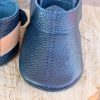 Genuine leather baby shoes soft sole moccasins navy blue zapatos bebé cuero genuino suela blanda azul marino echtes Leder Baby Schuhe weiche Sohle dunkelblau chaussures bébé cuir véritable semelle souple bleu marine scarpe neonato pelle vera suola morbida blu navy echt leren babyschoen zachte zool donkerblauw 真皮婴儿鞋软底海军蓝 本革ベビーシューズソフトソールネイビー असली चमड़ा बच्चे के जूते नरम नेवी حذاء طفل جلد ناعم أزرق كحلي sapato bebê couro legítimo sola macia azul 천연 가죽 베이비 슈즈 소프트 네이비 Genuine leather baby shoes soft sole moccasins navy blue zapatos bebé cuero genuino suela blanda azul marino echtes Leder Baby Schuhe weiche Sohle dunkelblau chaussures bébé cuir véritable semelle souple bleu marine scarpe neonato pelle vera suola morbida blu navy echt leren babyschoen zachte zool donkerblauw 真皮婴儿鞋软底海军蓝 本革ベビーシューズソフトソールネイビー असली चमड़ा बच्चे के जूते नरम नेवी حذاء طفل جلد ناعم أزرق كحلي sapato bebê couro legítimo sola macia azul 천연 가죽 베이비 슈즈 소프트 네이비