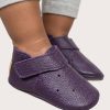 Leather baby shoes soft sole lilac moccasins handmade infant zapatos bebé cuero suela blanda lila mocasines Leder Baby Schuhe weiche Sohle flieder Mokassins handgefertigt chaussures bébé cuir semelle souple lilas mocassins fait main scarpe neonato pelle suola morbida lillà mocassini artigianale leren babyschoen zachte zool lila moccasins handgemaakt 淡紫色皮革婴儿鞋软底 ライラックレザーベビーシューズソフトソールモカシン बैंगनी चमड़ा बच्चे के जूते नरम हस्तनिर्मित أحذية طفل جلد أرجواني ناعمة صنع يدوي sapatos bebê couro sola macia lilás mocassim artesanal 라일락 가죽 베이비 슈즈 소프트 수제