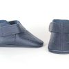 Navy blue leather baby shoe perforated soft sole moccasins zapato bebé azul marino cuero perforado suela blanda dunkelblau Leder Baby Schuh perforiert weiche Sohle chaussure bébé bleu marine cuir perforé semelle souple scarpa neonato blu navy pelle traforata suola morbida donkerblauw leren babyschoen geperforeerd zachte zool 海军蓝皮革婴儿鞋打孔软底 ネイビーレザーベビーシューズパンチング नेवी चमड़ा बच्चे के जूते छिद्रित नरम حذاء طفل أزرق مثقب ناعم sapato bebê azul marinho couro perfurado 네이비 가죽 베이비 슈즈 펀칭 소프트