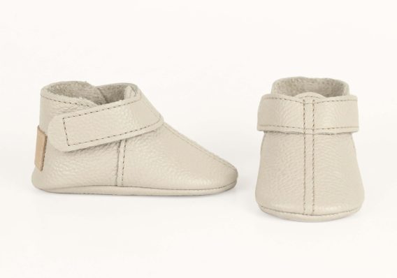 Leather baby shoes soft sole moccasins genuine cowhide beige zapatos bebé cuero suela blanda mocasines piel beige Leder Baby Schuhe weiche Sohle Mokassins Rindsleder chaussures bébé cuir semelle souple mocassins beige scarpe neonato pelle suola morbida mocassini vera pelle leren babyschoen zachte zool moccasins rundleer beige 婴儿皮革鞋软底真牛皮米色 レザーベビーシューズソフトソール本革ベージュ चमड़ा जूते नरम असली गाय चमड़ा बेज أحذية طفل جلد ناعم بقري بيج sapatos bebê couro sola macia bege 가죽 베이비 슈즈 소프트 천연 소가죽