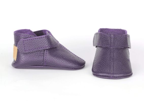 Leather baby shoes soft sole lilac moccasins handmade zapatos bebé cuero suela blanda lila mocasines Leder Baby Schuhe weiche Sohle flieder Mokassins chaussures bébé cuir semelle souple lilas mocassins scarpe neonato pelle suola morbida lillà mocassini leren babyschoen zachte zool lila moccasins 淡紫色皮革婴儿鞋软底 ライラックレザーベビーシューズソフトソール बैंगनी चमड़ा जूते नरम أحذية طفل أرجواني ناعمة sapatos bebê couro lilás sola macia 라일락 가죽 베이비 슈즈 소프트