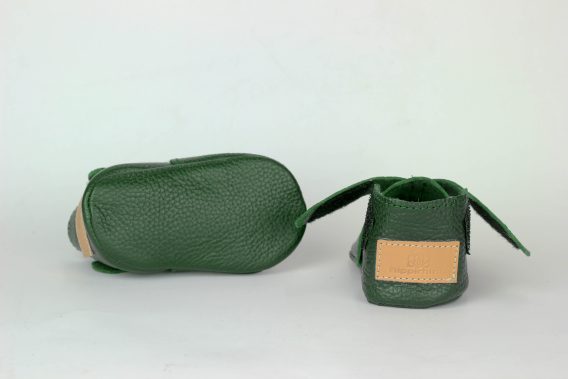 Genuine leather baby shoes emerald green soft sole perforated zapatos bebé cuero verde esmeralda perforados echtes Leder Baby Schuhe smaragdgrün weich perforiert chaussures bébé cuir vert émeraude semelle souple perforé scarpe neonato pelle verde smeraldo suola morbida traforata echt leren babyschoen smaragdgroen zacht geperforeerd 翡翠绿真皮婴儿鞋软底打孔 エメラルドグリーンレザーベビーシューズ पन्ना हरा चमड़ा जूते छिद्रित حذاء طفل أخضر زمردي مثقب sapato bebê couro verde esmeralda perfurado 에메랄드 그린 가죽 베이비 슈즈