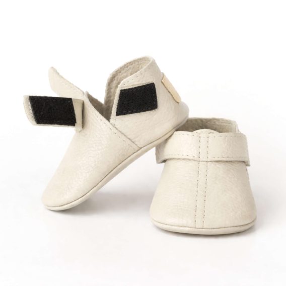Leather baby shoes soft sole moccasins genuine cowhide beige zapatos bebé cuero suela blanda mocasines piel beige Leder Baby Schuhe weiche Sohle Mokassins Rindsleder chaussures bébé cuir semelle souple mocassins beige scarpe neonato pelle suola morbida mocassini vera pelle leren babyschoen zachte zool moccasins rundleer beige 婴儿皮革鞋软底真牛皮米色 レザーベビーシューズソフトソール本革ベージュ चमड़ा जूते नरम असली गाय चमड़ा बेज أحذية طفل جلد ناعم بقري بيج sapatos bebê couro sola macia bege 가죽 베이비 슈즈 소프트 천연 소가죽