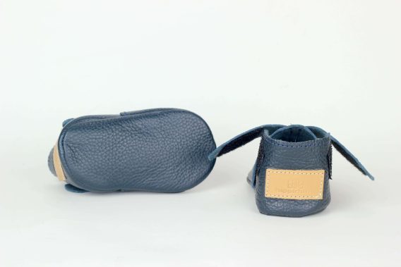 Navy blue leather baby shoe perforated soft sole moccasins zapato bebé azul marino cuero perforado suela blanda dunkelblau Leder Baby Schuh perforiert weiche Sohle chaussure bébé bleu marine cuir perforé semelle souple scarpa neonato blu navy pelle traforata suola morbida donkerblauw leren babyschoen geperforeerd zachte zool 海军蓝皮革婴儿鞋打孔软底 ネイビーレザーベビーシューズパンチング नेवी चमड़ा बच्चे के जूते छिद्रित नरम حذاء طفل أزرق مثقب ناعم sapato bebê azul marinho couro perfurado 네이비 가죽 베이비 슈즈 펀칭 소프트 Navy blue leather baby shoe perforated soft sole moccasins zapato bebé azul marino cuero perforado suela blanda dunkelblau Leder Baby Schuh perforiert weiche Sohle chaussure bébé bleu marine cuir perforé semelle souple scarpa neonato blu navy pelle traforata suola morbida donkerblauw leren babyschoen geperforeerd zachte zool 海军蓝皮革婴儿鞋打孔软底 ネイビーレザーベビーシューズパンチング नेवी चमड़ा बच्चे के जूते छिद्रित नरम حذاء طفل أزرق مثقب ناعم sapato bebê azul marinho couro perfurado 네이비 가죽 베이비 슈즈 펀칭 소프트