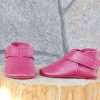 Leather baby shoes soft sole pink moccasins genuine handmade zapatos bebé cuero suela blanda rosa mocasines genuino Leder Baby Schuhe weiche Sohle rosa Mokassins echt chaussures bébé cuir semelle souple rose mocassins véritable scarpe neonato pelle suola morbida rosa mocassini vera leren babyschoen zachte zool roze moccasins echt handgemaakt 粉色真皮婴儿鞋软底手工 ピンク本革ベビーシューズソフトソール गुलाबी असली चमड़ा जूते हस्तनिर्मित أحذية طفل وردي جلد طبيعي sapatos bebê couro rosa legítimo artesanal 핑크 천연 가죽 베이비 슈즈 수제
