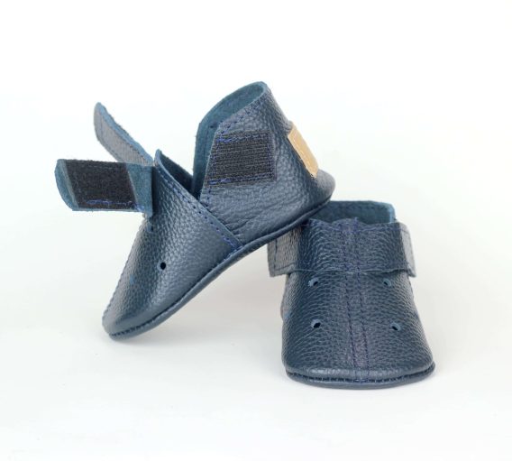 Navy blue leather baby shoe perforated soft sole moccasins zapato bebé azul marino cuero perforado suela blanda dunkelblau Leder Baby Schuh perforiert weiche Sohle chaussure bébé bleu marine cuir perforé semelle souple scarpa neonato blu navy pelle traforata suola morbida donkerblauw leren babyschoen geperforeerd zachte zool 海军蓝皮革婴儿鞋打孔软底 ネイビーレザーベビーシューズパンチング नेवी चमड़ा बच्चे के जूते छिद्रित नरम حذاء طفل أزرق مثقب ناعم sapato bebê azul marinho couro perfurado 네이비 가죽 베이비 슈즈 펀칭 소프트 Navy blue leather baby shoe perforated soft sole moccasins zapato bebé azul marino cuero perforado suela blanda dunkelblau Leder Baby Schuh perforiert weiche Sohle chaussure bébé bleu marine cuir perforé semelle souple scarpa neonato blu navy pelle traforata suola morbida donkerblauw leren babyschoen geperforeerd zachte zool 海军蓝皮革婴儿鞋打孔软底 ネイビーレザーベビーシューズパンチング नेवी चमड़ा बच्चे के जूते छिद्रित नरम حذاء طفل أزرق مثقب ناعم sapato bebê azul marinho couro perfurado 네이비 가죽 베이비 슈즈 펀칭 소프트
