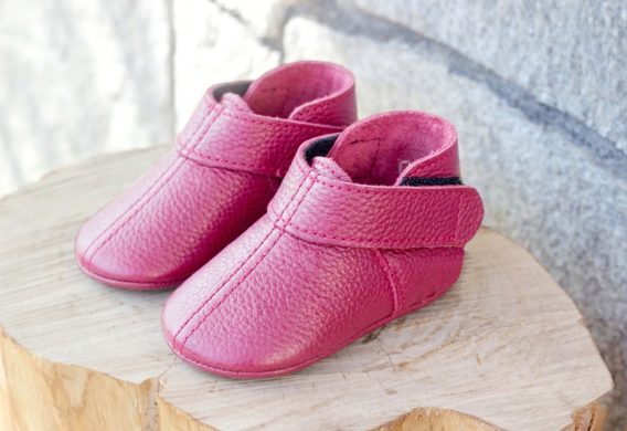 Leather baby shoes soft sole pink moccasins genuine handmade zapatos bebé cuero suela blanda rosa mocasines genuino Leder Baby Schuhe weiche Sohle rosa Mokassins echt chaussures bébé cuir semelle souple rose mocassins véritable scarpe neonato pelle suola morbida rosa mocassini vera leren babyschoen zachte zool roze moccasins echt handgemaakt 粉色真皮婴儿鞋软底手工 ピンク本革ベビーシューズソフトソール गुलाबी असली चमड़ा जूते हस्तनिर्मित أحذية طفل وردي جلد طبيعي sapatos bebê couro rosa legítimo artesanal 핑크 천연 가죽 베이비 슈즈 수제