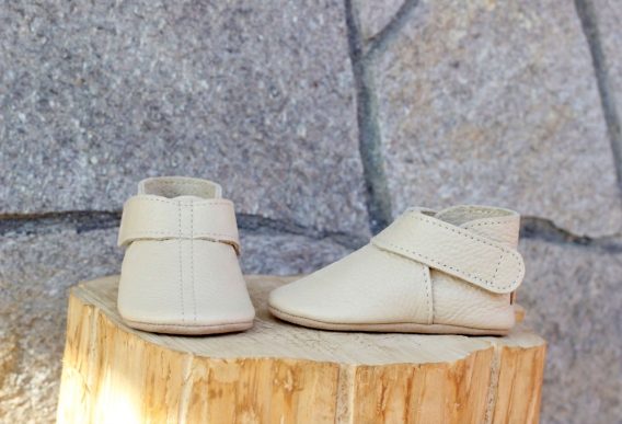 Leather baby shoes soft sole moccasins genuine cowhide beige zapatos bebé cuero suela blanda mocasines piel beige Leder Baby Schuhe weiche Sohle Mokassins Rindsleder chaussures bébé cuir semelle souple mocassins beige scarpe neonato pelle suola morbida mocassini vera pelle leren babyschoen zachte zool moccasins rundleer beige 婴儿皮革鞋软底真牛皮米色 レザーベビーシューズソフトソール本革ベージュ चमड़ा जूते नरम असली गाय चमड़ा बेज أحذية طفل جلد ناعم بقري بيج sapatos bebê couro sola macia bege 가죽 베이비 슈즈 소프트 천연 소가죽