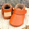Baby leather shoes soft sole orange first walking moccasins zapatos bebé cuero suela blanda naranja mocasines Baby Leder Schuhe weiche Sohle orange Mokassins chaussures bébé cuir semelle souple orange mocassins scarpe neonato pelle suola morbida arancione mocassini baby leren schoenen zachte zool oranje moccasins 婴儿皮革鞋软底橙色学步 ベビーレザーシューズソフトソールオレンジ बच्चे के जूते नरम नारंगी पहला कदम أحذية طفل جلد ناعمة برتقالية sapatos bebê couro sola macia laranja primeiros passos 베이비 가죽 슈즈 소프트 오렌지 첫걸음