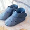 Navy blue leather baby shoe perforated soft sole moccasins zapato bebé azul marino cuero perforado suela blanda dunkelblau Leder Baby Schuh perforiert weiche Sohle chaussure bébé bleu marine cuir perforé semelle souple scarpa neonato blu navy pelle traforata suola morbida donkerblauw leren babyschoen geperforeerd zachte zool 海军蓝皮革婴儿鞋打孔软底 ネイビーレザーベビーシューズパンチング नेवी चमड़ा बच्चे के जूते छिद्रित नरम حذاء طفل أزرق مثقب ناعم sapato bebê azul marinho couro perfurado 네이비 가죽 베이비 슈즈 펀칭 소프트