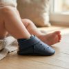 Navy blue leather baby shoe perforated soft sole moccasins zapato bebé azul marino cuero perforado suela blanda dunkelblau Leder Baby Schuh perforiert weiche Sohle chaussure bébé bleu marine cuir perforé semelle souple scarpa neonato blu navy pelle traforata suola morbida donkerblauw leren babyschoen geperforeerd zachte zool 海军蓝皮革婴儿鞋打孔软底 ネイビーレザーベビーシューズパンチング नेवी चमड़ा बच्चे के जूते छिद्रित नरम حذاء طفل أزرق مثقب ناعم sapato bebê azul marinho couro perfurado 네이비 가죽 베이비 슈즈 펀칭 소프트 Navy blue leather baby shoe perforated soft sole moccasins zapato bebé azul marino cuero perforado suela blanda dunkelblau Leder Baby Schuh perforiert weiche Sohle chaussure bébé bleu marine cuir perforé semelle souple scarpa neonato blu navy pelle traforata suola morbida donkerblauw leren babyschoen geperforeerd zachte zool 海军蓝皮革婴儿鞋打孔软底 ネイビーレザーベビーシューズパンチング नेवी चमड़ा बच्चे के जूते छिद्रित नरम حذاء طفل أزرق مثقب ناعم sapato bebê azul marinho couro perfurado 네이비 가죽 베이비 슈즈 펀칭 소프트