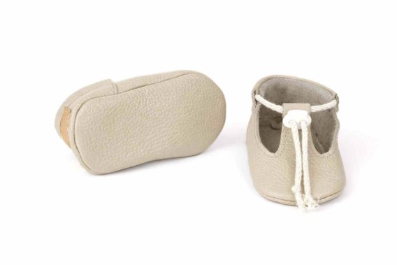 Handmade Cream Leather Baby Shoes, Krem Deri Bebek Ayakkabısı, Zapatos de bebé en cuero crema, Cremefarbene Baby-Lederschuhe, Chaussures bébé en cuir crème, Scarpine neonato in pelle crema, Crème leren babyschoentjes, 米黄色真皮婴儿鞋, クリーム レザー ベビーシューズ, क्रीम चमड़े के बेबी जूते, حذاء طفل جلدي كريمي, Sapatinho de couro creme para bebê, 크림 가죽 아기 신발