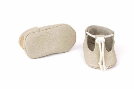 Handmade Cream Leather Baby Shoes, Krem Deri Bebek Ayakkabısı, Zapatos de bebé en cuero crema, Cremefarbene Baby-Lederschuhe, Chaussures bébé en cuir crème, Scarpine neonato in pelle crema, Crème leren babyschoentjes, 米黄色真皮婴儿鞋, クリーム レザー ベビーシューズ, क्रीम चमड़े के बेबी जूते, حذاء طفل جلدي كريمي, Sapatinho de couro creme para bebê, 크림 가죽 아기 신발