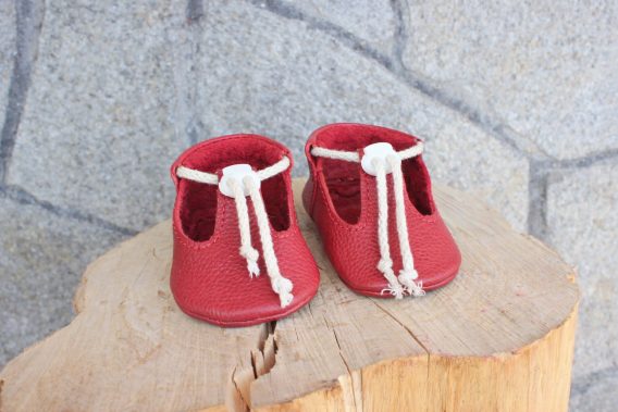 Handmade Red Leather Baby Shoes Moccasins, Kırmızı Deri Bebek Makosen Patik, Mocasines de bebé en cuero rojo, Rote Baby-Mokassins aus Leder, Mocassins bébé en cuir rouge, Mocassini neonato in pelle rossa, Rode leren babymocassins, 红色真皮婴儿软底鞋, レッド レザー ベビーモカシン, लाल चमड़े के बेबी मोजे, حذاء موكاسين جلdi للأطفال باللون الأحمر, Sapatinho mocassim de couro vermelho, 레드 가죽 아기 모카신 슬리퍼