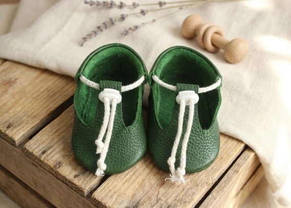 Handmade Green Leather Baby Shoes, Yeşil Deri Bebek Ayakkabısı, Zapatos de bebé en cuero verde, Grüne Baby-Lederschuhe, Chaussures bébé en cuir vert, Scarpine neonato in pelle verde, Groene leren babyschoentjes, 绿色真皮婴儿鞋, グリーン レザー ベビーシューズ, हरे चमड़े के बेबी जूते, حذاء طفل جلدي أخضر, Sapatinho de couro verde para bebê, 그린 가죽 아기 신발