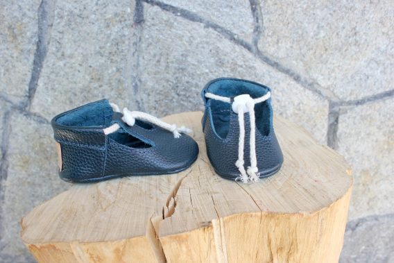 Handmade Navy Blue Leather Baby Moccasins, Lacivert Deri Bebek Makosen Ayakkabı, Mocasines de bebé en cuero azul marino, Marineblaue Baby-Mokassins aus Leder, Mocassins bébé en cuir bleu marine, Mocassini neonato in pelle blu navy, Marineblauwe leren babymocassins, 深蓝色真皮婴儿软底鞋, ネイビーブルー レザー ベビーモカシン, नेवी ब्लू लेदर बेबी मोकासिन, حذاء موكاسين جلدي للأطفال كحلي, Sapatinho mocassim de couro azul marinho, 네이비 블루 가죽 아기 모카신