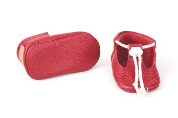 Handmade Red Leather Baby Shoes Moccasins, Kırmızı Deri Bebek Makosen Patik, Mocasines de bebé en cuero rojo, Rote Baby-Mokassins aus Leder, Mocassins bébé en cuir rouge, Mocassini neonato in pelle rossa, Rode leren babymocassins, 红色真皮婴儿软底鞋, レッド レザー ベビーモカシン, लाल चमड़े के बेबी मोजे, حذاء موكاسين جلdi للأطفال باللون الأحمر, Sapatinho mocassim de couro vermelho, 레드 가죽 아기 모카신 슬리퍼