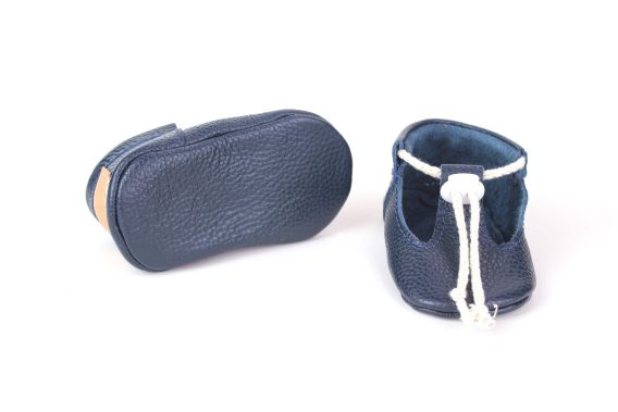 Handmade Navy Blue Leather Baby Moccasins, Lacivert Deri Bebek Makosen Ayakkabı, Mocasines de bebé en cuero azul marino, Marineblaue Baby-Mokassins aus Leder, Mocassins bébé en cuir bleu marine, Mocassini neonato in pelle blu navy, Marineblauwe leren babymocassins, 深蓝色真皮婴儿软底鞋, ネイビーブルー レザー ベビーモカシン, नेवी ब्लू लेदर बेबी मोकासिन, حذاء موكاسين جلدي للأطفال كحلي, Sapatinho mocassim de couro azul marinho, 네이비 블루 가죽 아기 모카신