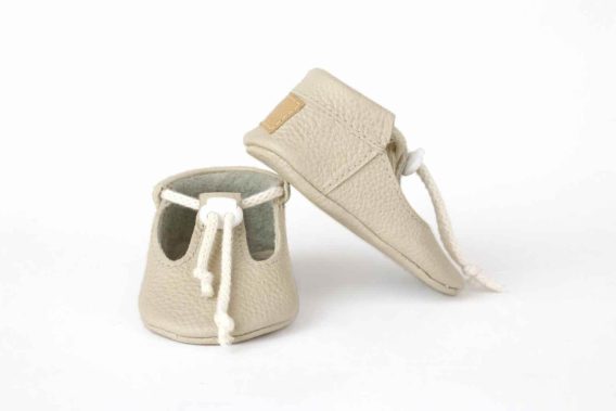 Handmade Cream Leather Baby Shoes, Krem Deri Bebek Ayakkabısı, Zapatos de bebé en cuero crema, Cremefarbene Baby-Lederschuhe, Chaussures bébé en cuir crème, Scarpine neonato in pelle crema, Crème leren babyschoentjes, 米黄色真皮婴儿鞋, クリーム レザー ベビーシューズ, क्रीम चमड़े के बेबी जूते, حذاء طفل جلدي كريمي, Sapatinho de couro creme para bebê, 크림 가죽 아기 신발