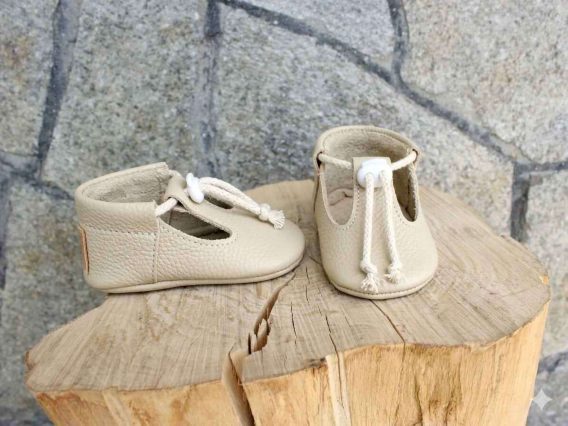 Handmade Cream Leather Baby Shoes, Krem Deri Bebek Ayakkabısı, Zapatos de bebé en cuero crema, Cremefarbene Baby-Lederschuhe, Chaussures bébé en cuir crème, Scarpine neonato in pelle crema, Crème leren babyschoentjes, 米黄色真皮婴儿鞋, クリーム レザー ベビーシューズ, क्रीम चमड़े के बेबी जूते, حذاء طفل جلدي كريمي, Sapatinho de couro creme para bebê, 크림 가죽 아기 신발