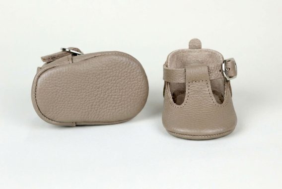 Handmade Stone Color Leather Baby T-Strap Shoes, Taş Rengi Deri Bebek T-Strap Ayakkabı, Zapatos T-strap de bebé en cuero color piedra, Steinfarbene Baby-T-Strap-Schuhe aus Leder, Chaussures T-strap bébé en cuir couleur pierre, Scarpine T-strap neonato in pelle color pietra, Steenkleurige leren baby T-strap schoentjes, 石头色真皮婴儿T型带鞋, ストーンカラー レザー ベビー Tストラップシューズ, स्टोन कलर लेदर बेबी टी-स्ट्रैप जूते, حذاء طفل جلدي بحزام تي لون حجر, Sapatinho T-strap de couro cor pedra para bebê, 스톤 컬러 가죽 아기 T스트랩 신발 Handmade Stone Color Leather Baby T-Strap Shoes, Taş Rengi Deri Bebek T-Strap Ayakkabı, Zapatos T-strap de bebé en cuero color piedra, Steinfarbene Baby-T-Strap-Schuhe aus Leder, Chaussures T-strap bébé en cuir couleur pierre, Scarpine T-strap neonato in pelle color pietra, Steenkleurige leren baby T-strap schoentjes, 石头色真皮婴儿T型带鞋, ストーンカラー レザー ベビー Tストラップシューズ, स्टोन कलर लेदर बेबी टी-स्ट्रैप जूते, حذاء طفل جلدي بحزام تي لون حجر, Sapatinho T-strap de couro cor pedra para bebê, 스톤 컬러 가죽 아기 T스트랩 신발